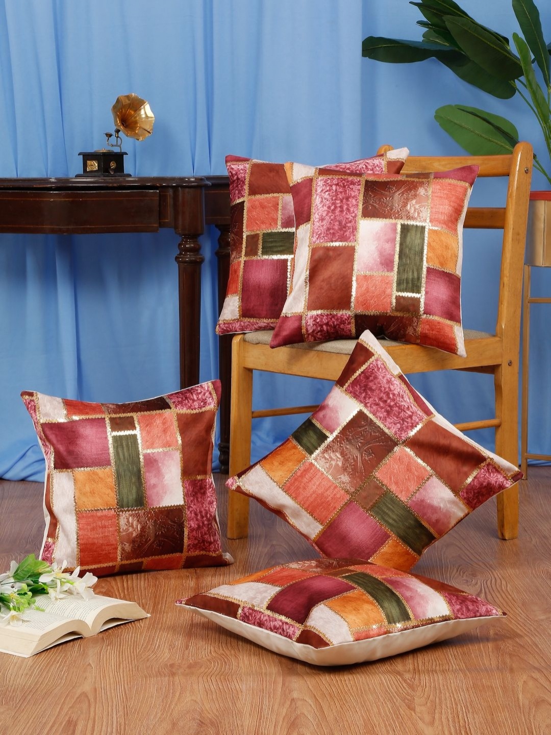 

DREAM WEAVERZ Pink 5 Pieces Printed With Gold Toned Foiling Velvet Square Cushion Covers
