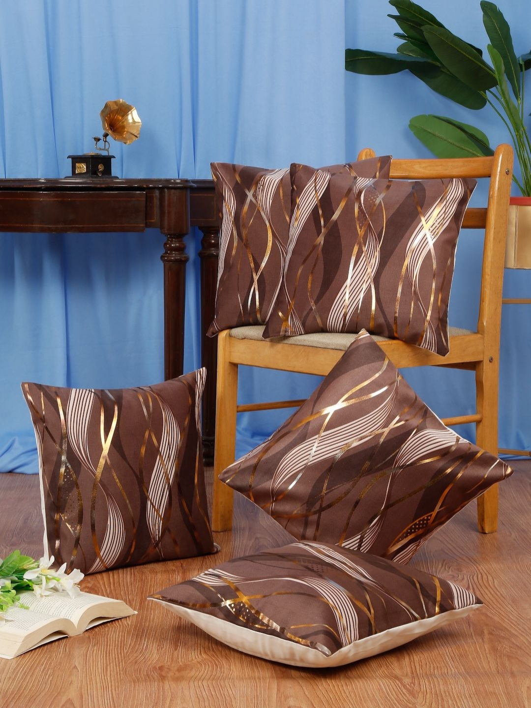 

DREAM WEAVERZ Brown & Gold-Toned 5 Pieces Abstract Printed Velvet Square Cushion Covers