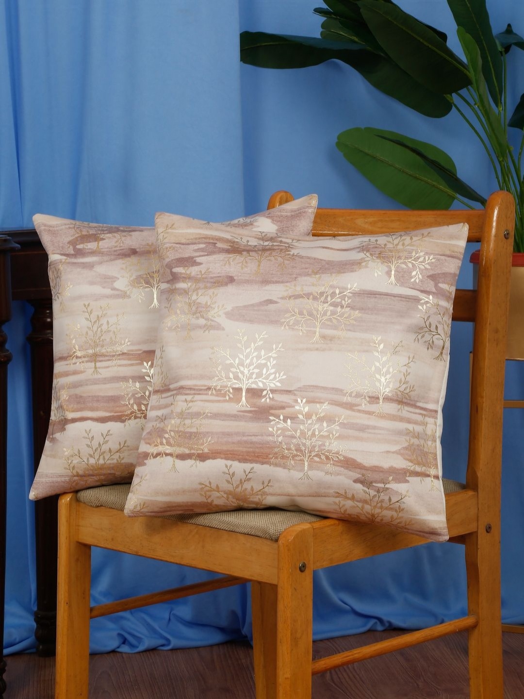 

DREAM WEAVERZ Brown 2 Pcs Embroidered Gold Toned Foil Velvet Square Cushion Covers