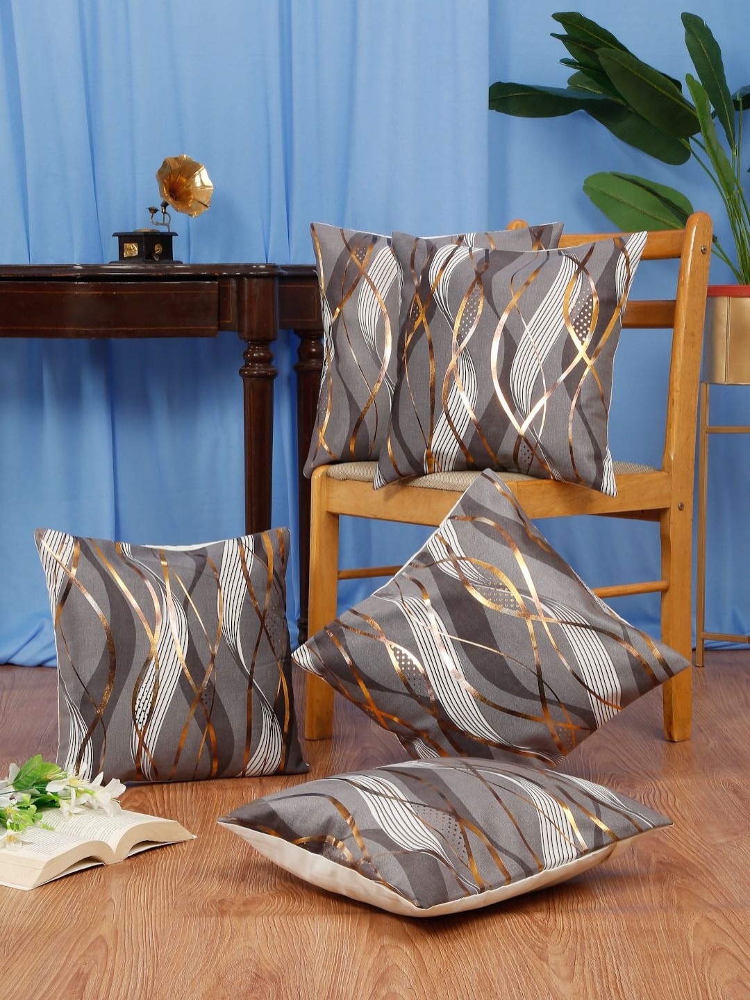 

DREAM WEAVERZ Grey & White 5 Pieces Abstract Printed Velvet Square Cushion Covers