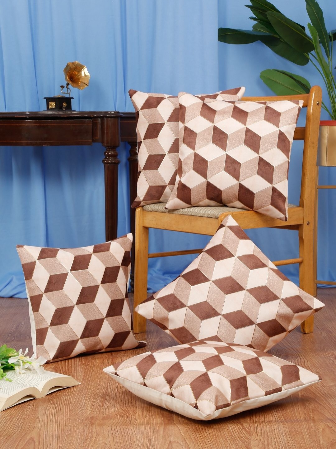 

DREAM WEAVERZ Beige & Brown 5 Pieces Geometric Velvet Square Cushion Covers