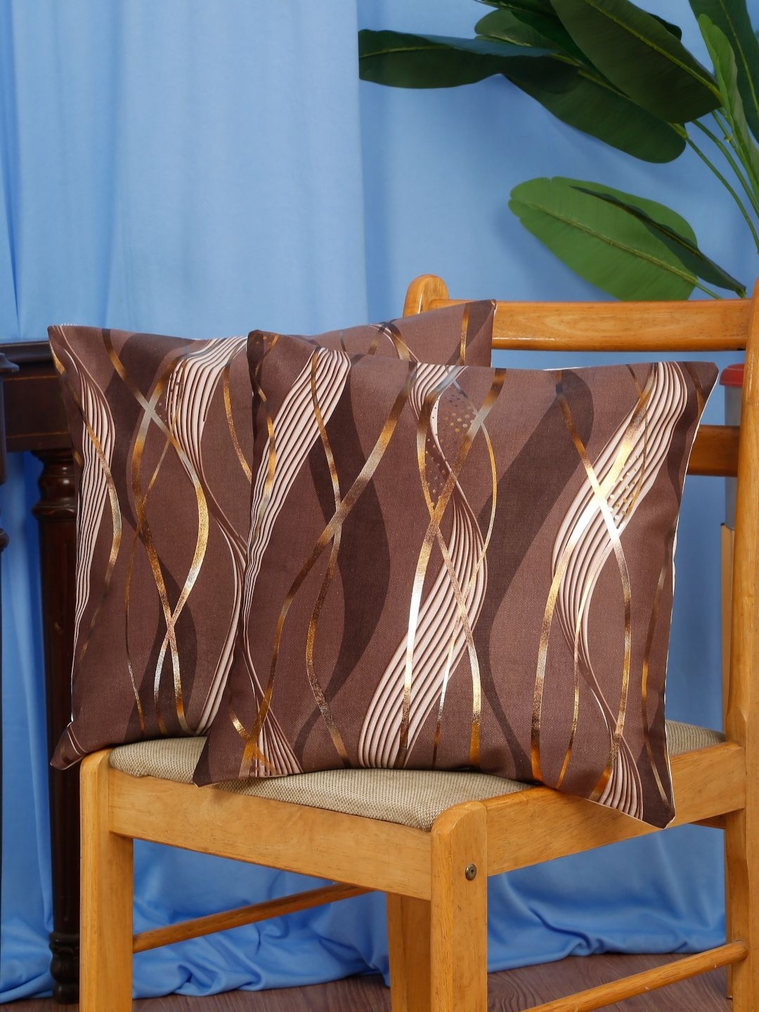 

DREAM WEAVERZ Brown & White 2 Pieces Abstract Printed Velvet Square Cushion Covers
