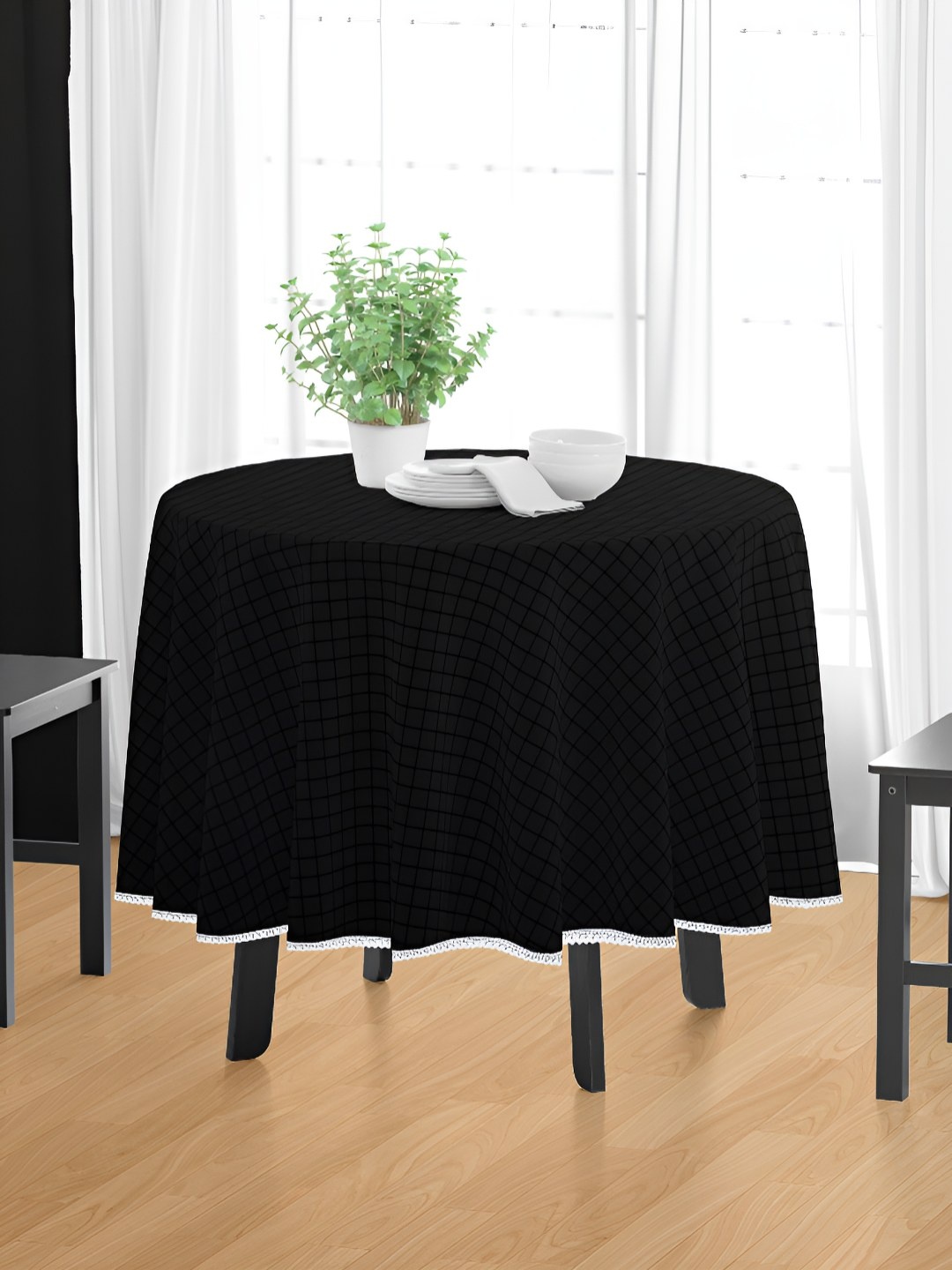 

HOME COLORS.IN Black & White Geometric Cotton Round 4-Seater Table Cover