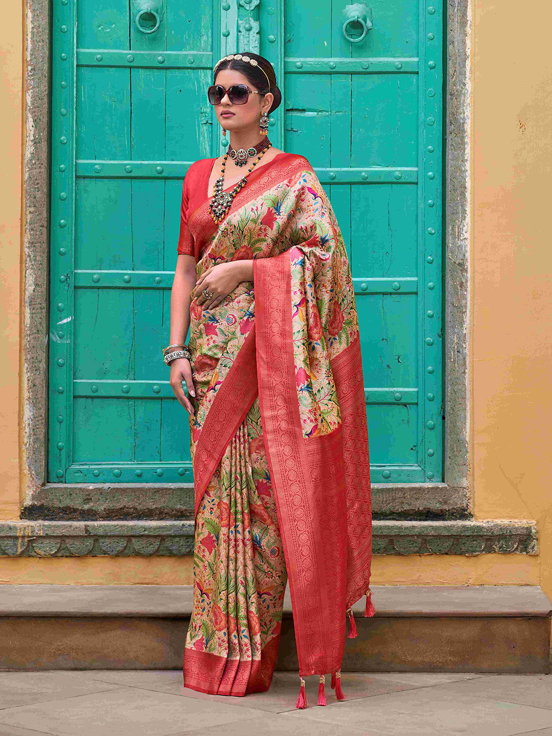 

HEER FASHION Floral Zari Kanjivaram Saree With Blouse Piece, Red