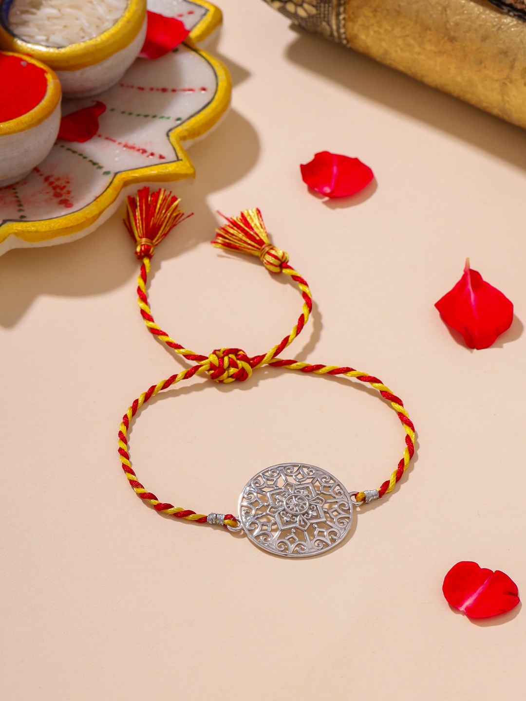 

Kicky And Perky Men 925 Sterling Silver Round Cutwork Rakhi
