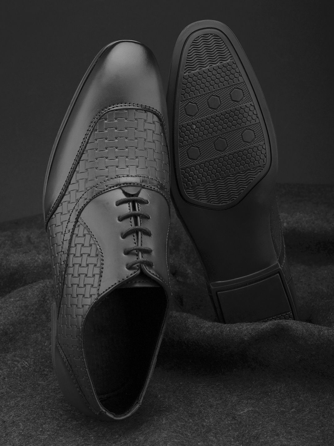 

HERE&NOW Men Textured Formal Oxfords, Black