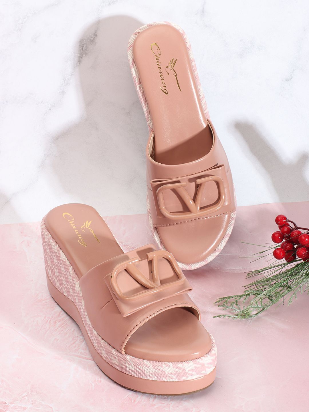 

CHINRAAG Wedge Sandals, Pink