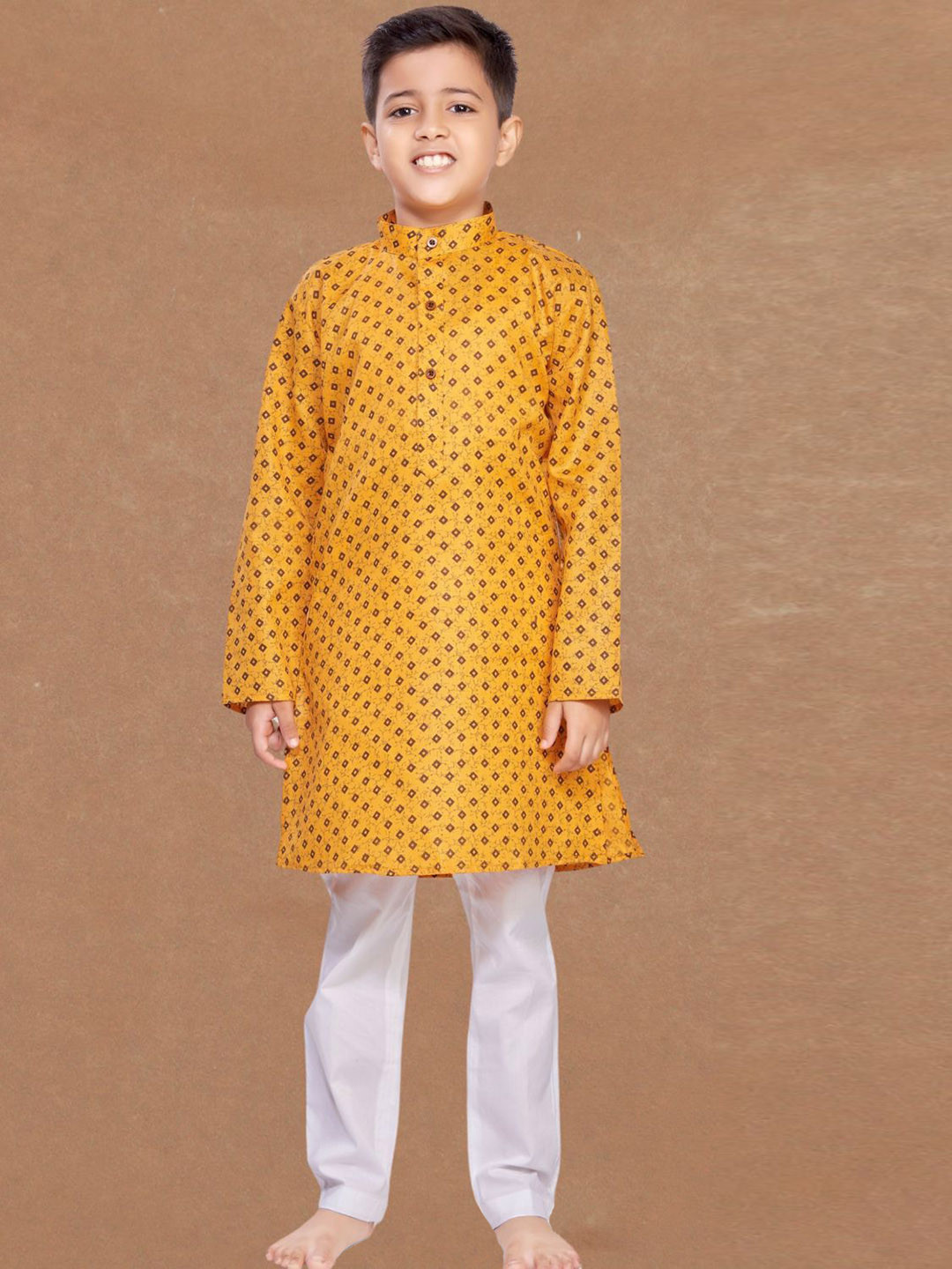 

SHIWAM ETHNIX Boys Bandhani Printed Band Collar Straight Kurta With Pyjamas, Yellow