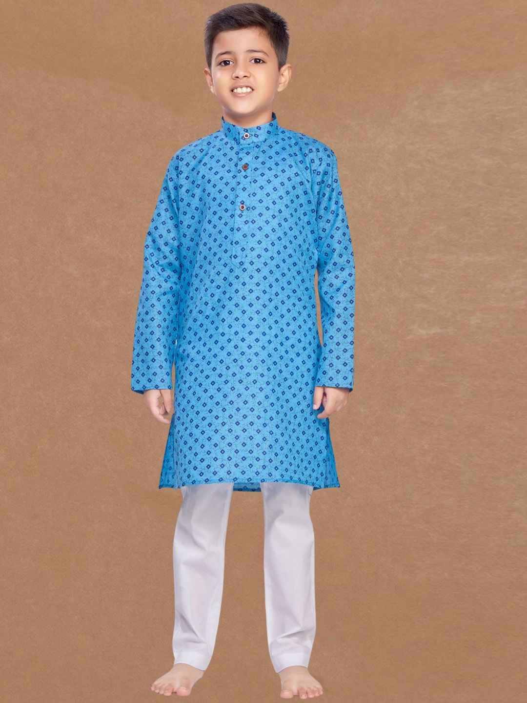 

SHIWAM ETHNIX Boys Bandhani Printed Band Collar Long Sleeves Straight Kurta With Pyjamas, Blue