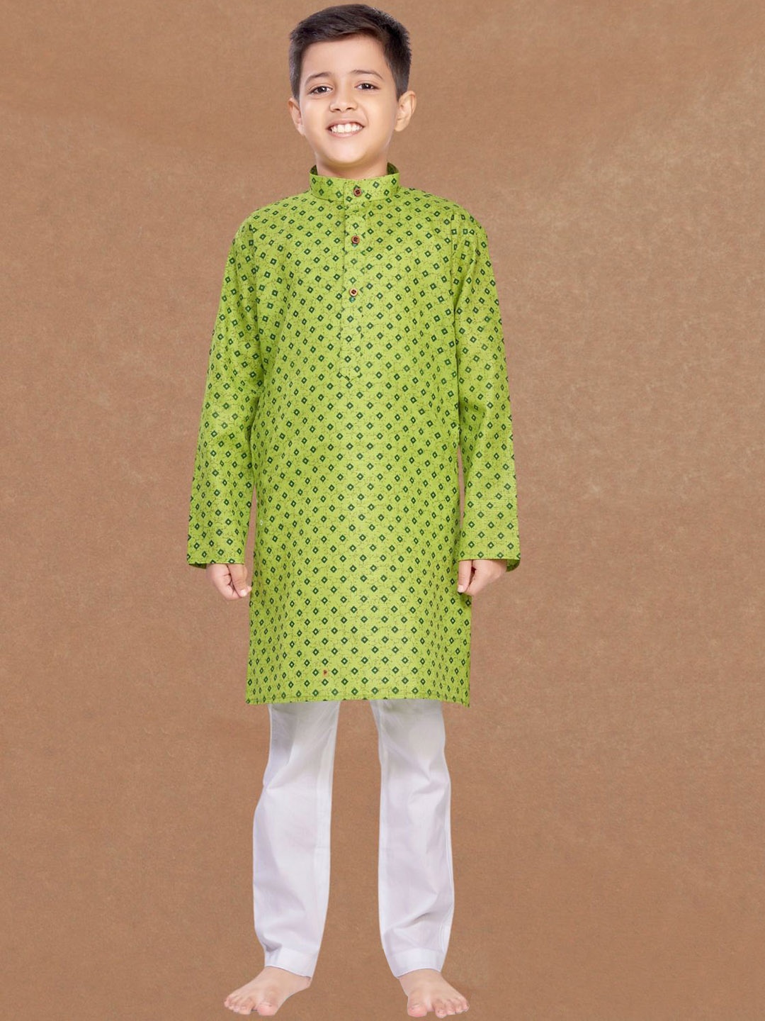 

SHIWAM ETHNIX Boys Bandhani Printed Band Collar Straight Kurta With Pyjamas, Green