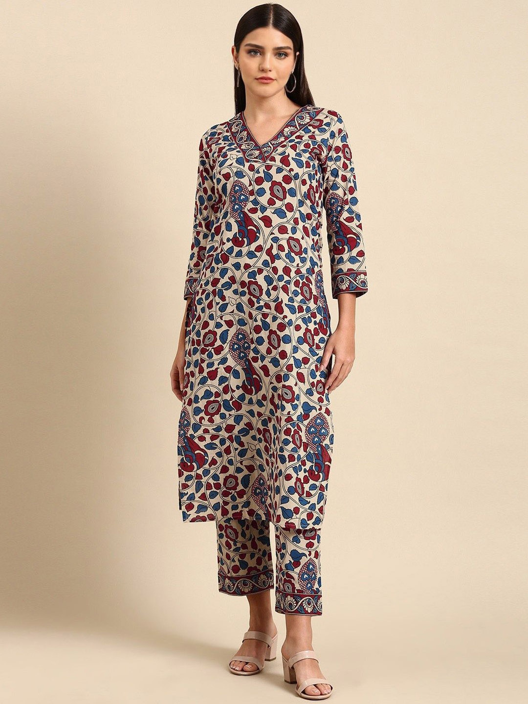 

Ekta Textiles Floral Printed Kurta with Trousers, Maroon