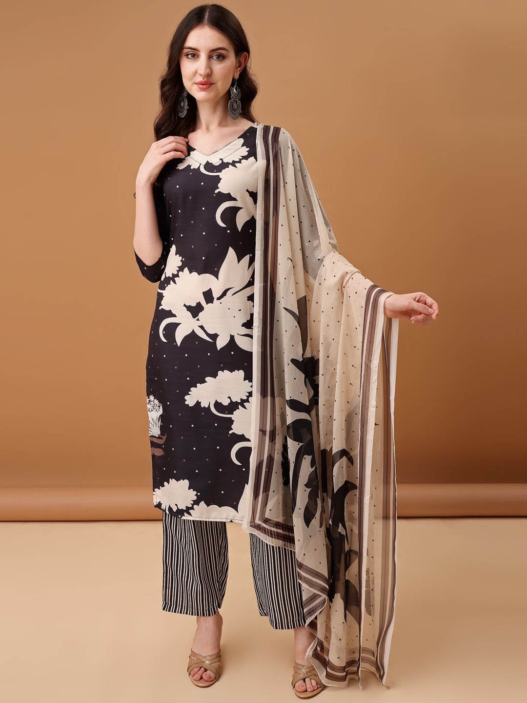 

GORGONE Floral Printed Kurta with Palazzos & Dupatta, Black
