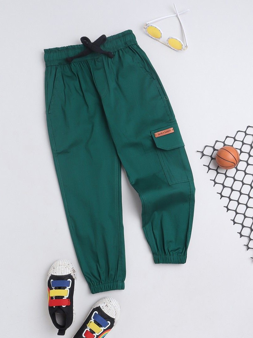 

BAATCHEET Boys Pleated Regular Fit Mid-Rise Joggers Trousers, Green