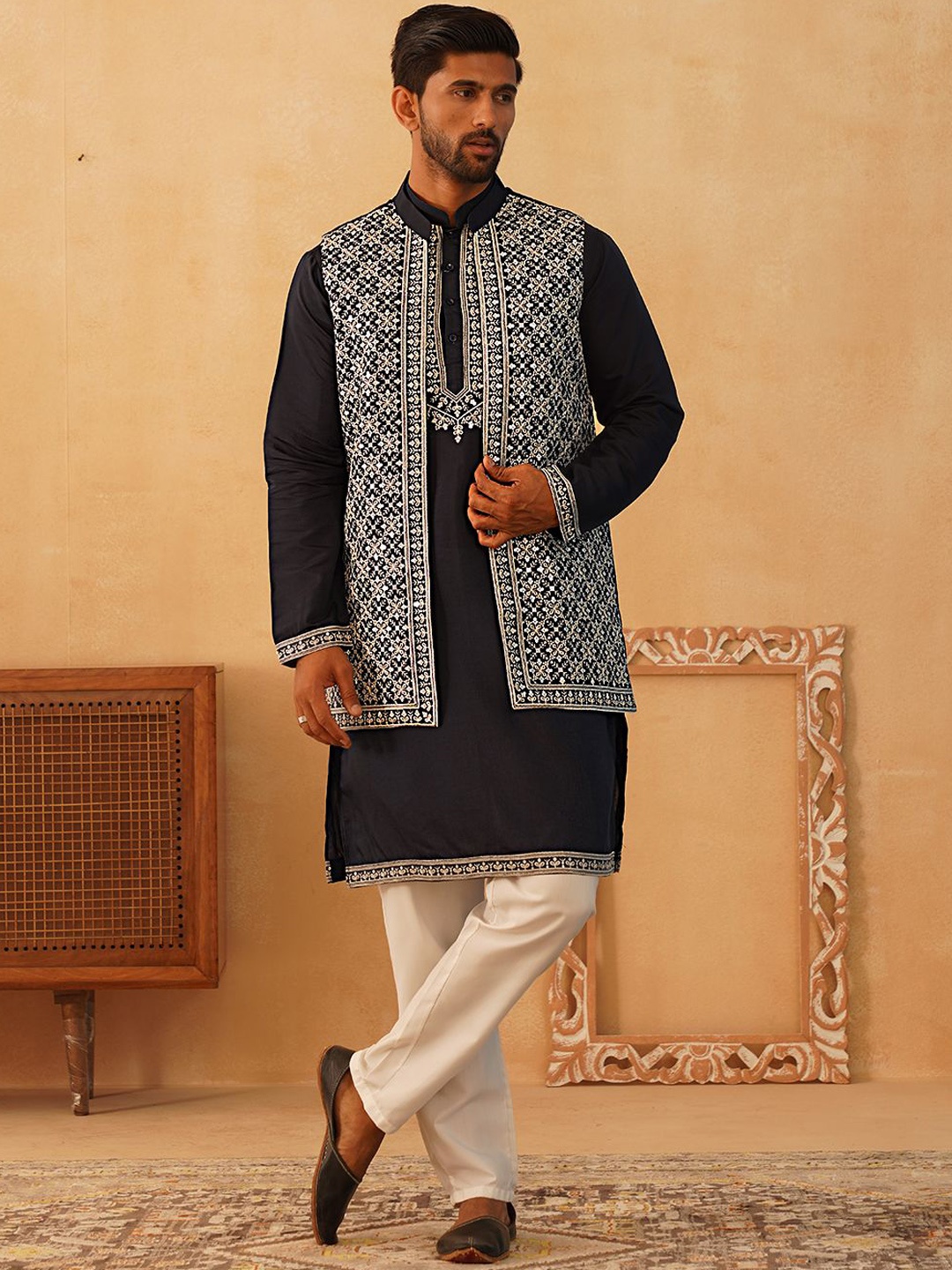 

Jompers Floral Yoke Design Thread Work Regular Kurta with Pyjamas & Embroidered Waistcoat, Navy blue