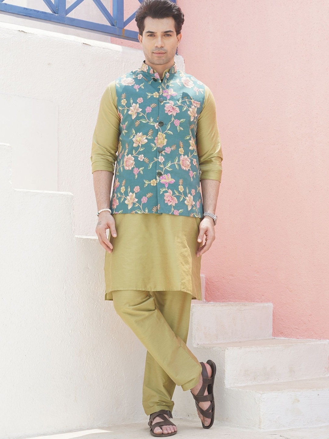 

SHIWAM ETHNIX Men Floral Lightweight Crop Tailored Jacket with Embroidered, Green