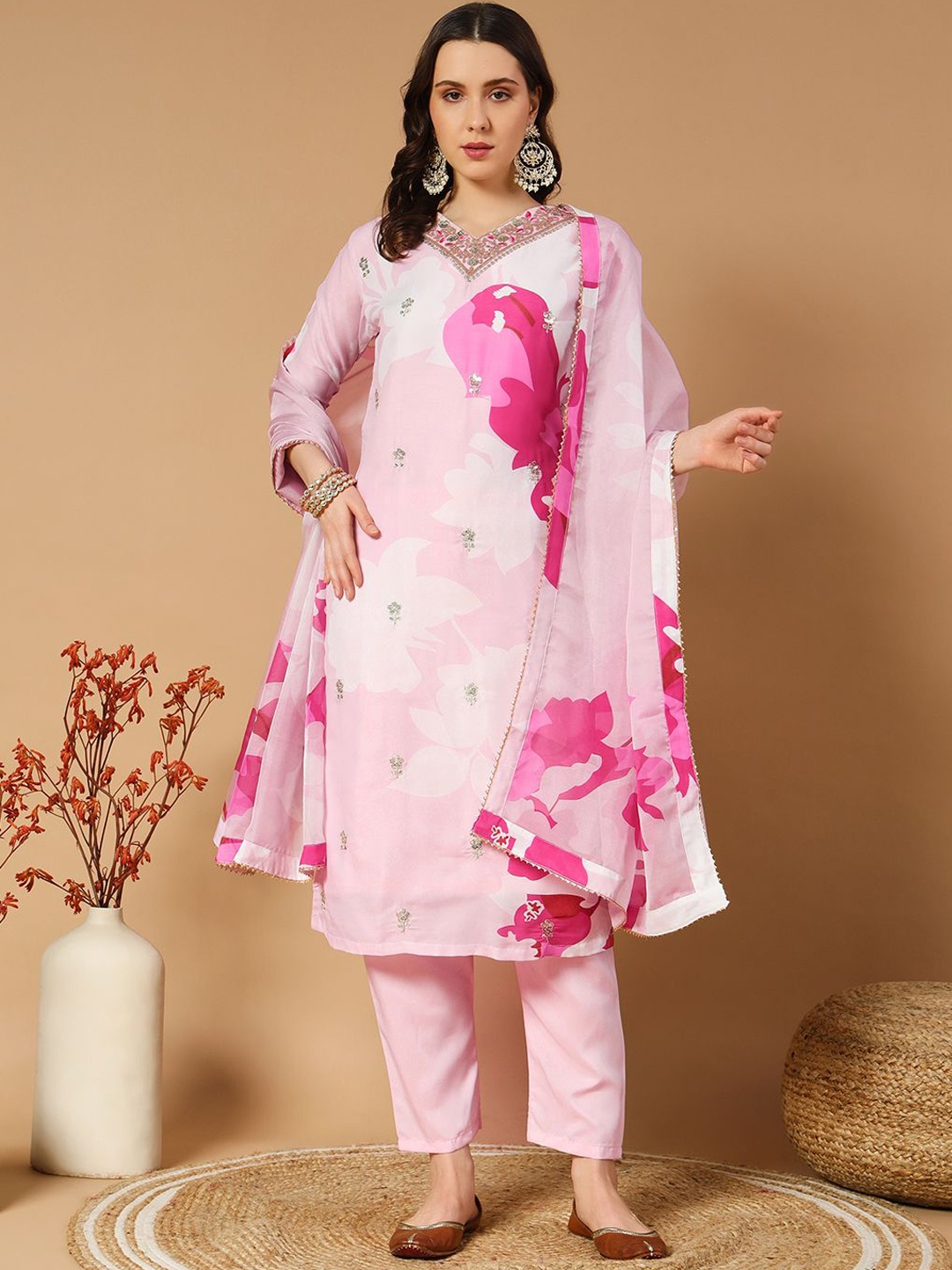 

BHUMIKA CREATION Floral Printed V-Neck Straight Kurta With Palazzos, Pink
