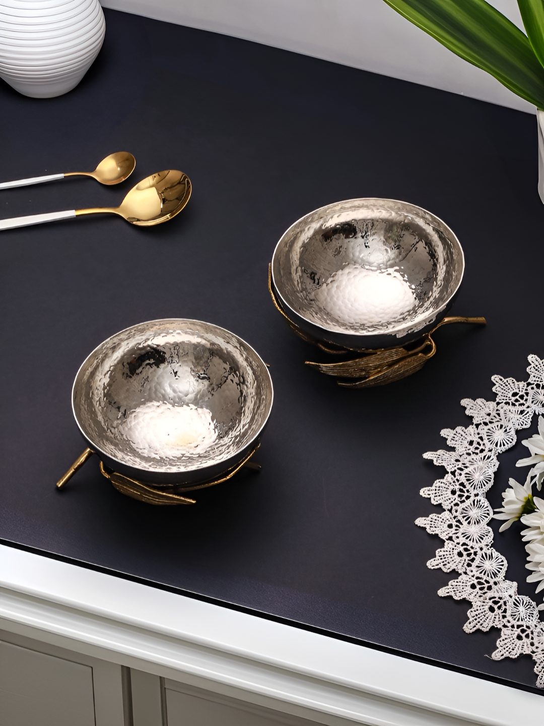 

Troveas Silver Toned 2 Pieces Textured Aluminium Dishwasher Safe Serving Leaf Bowl