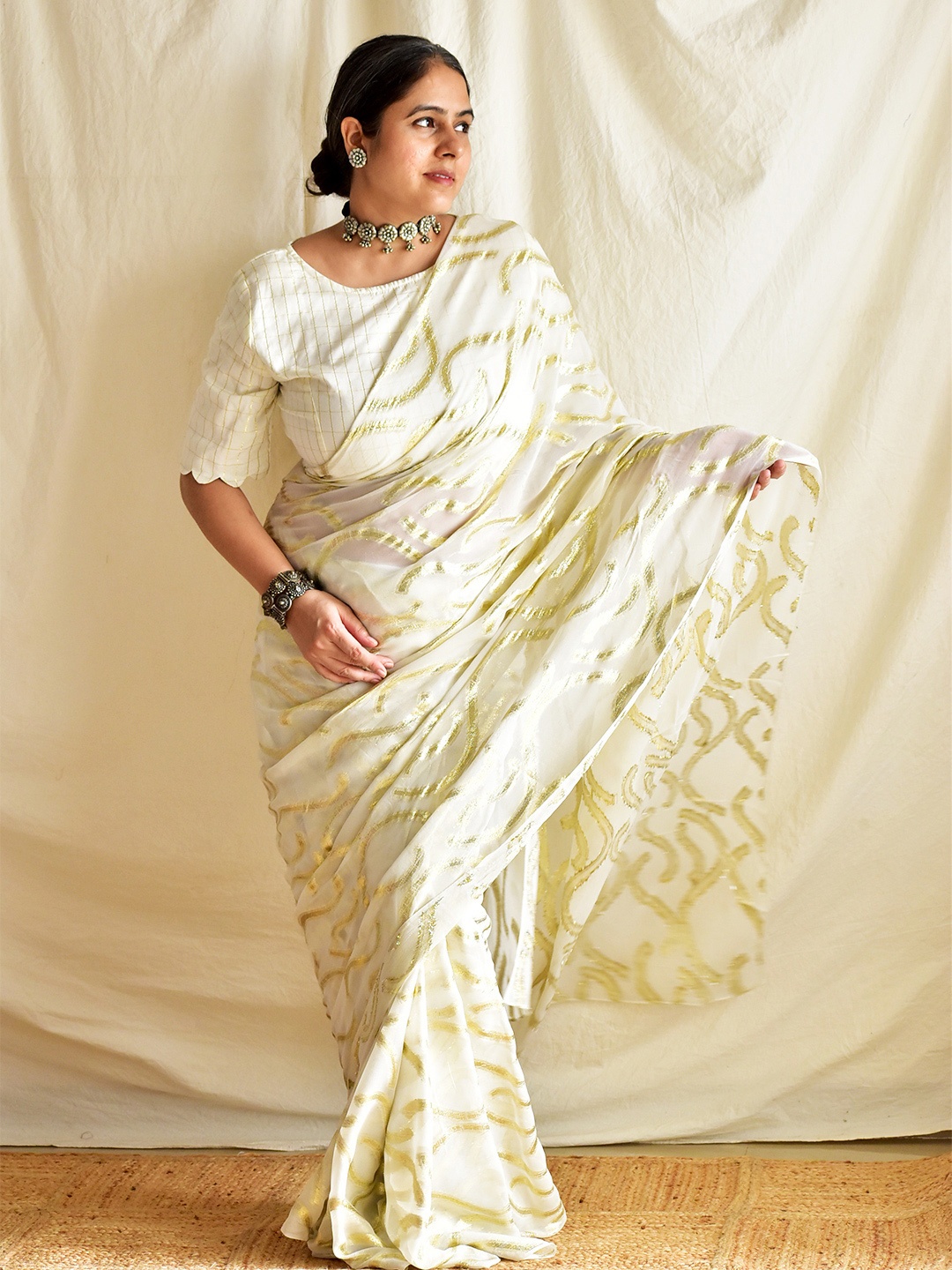 

Sundarii Woven Design Pure Georgette Saree, White