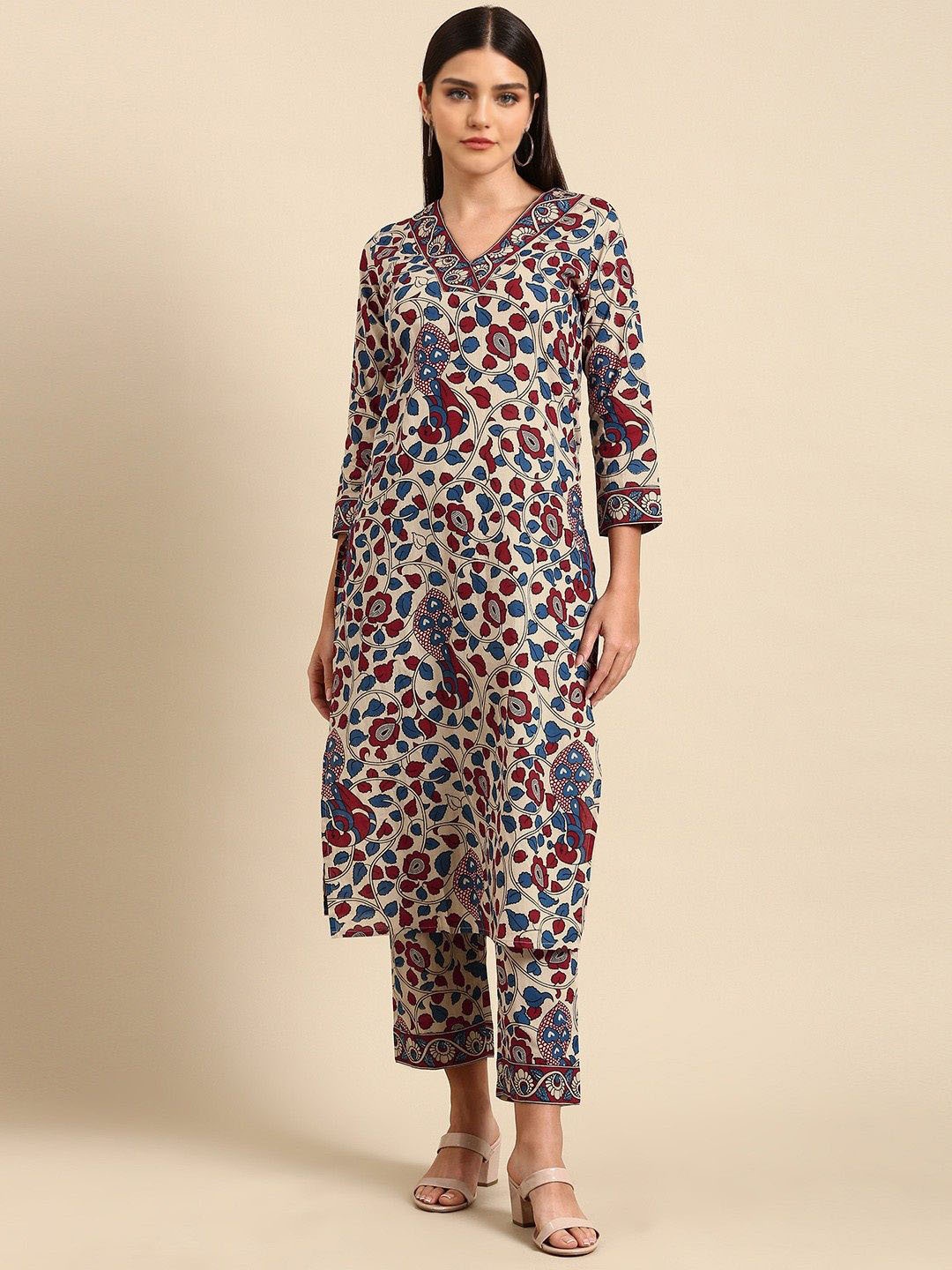 

Divyadham Textiles Floral Printed V-Neck Straight Kurta With Palazzos, Cream