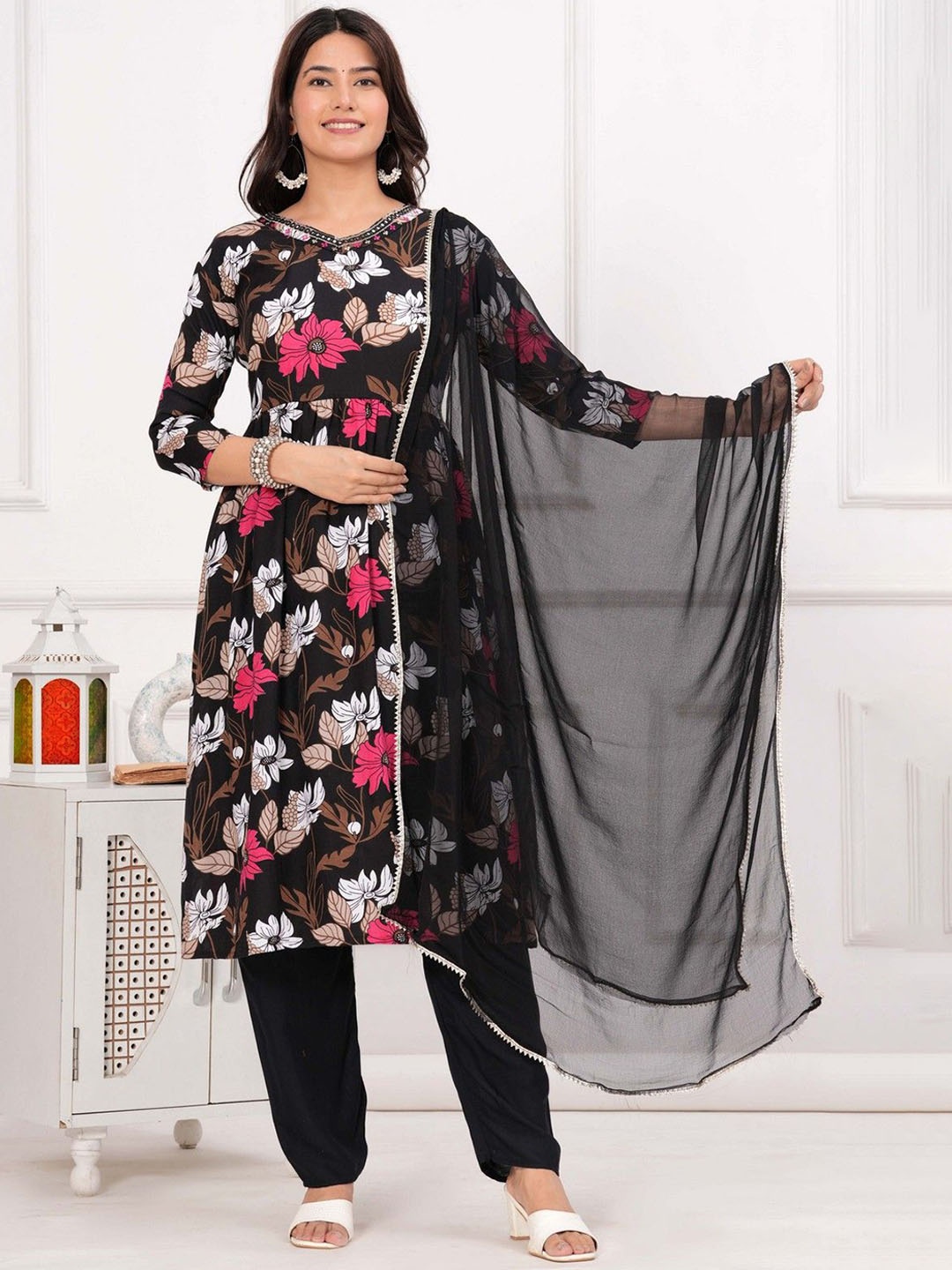 

KURTI WALA Floral Printed Mirror Work Anarkali Kurta With Trousers & Duppatta, Black