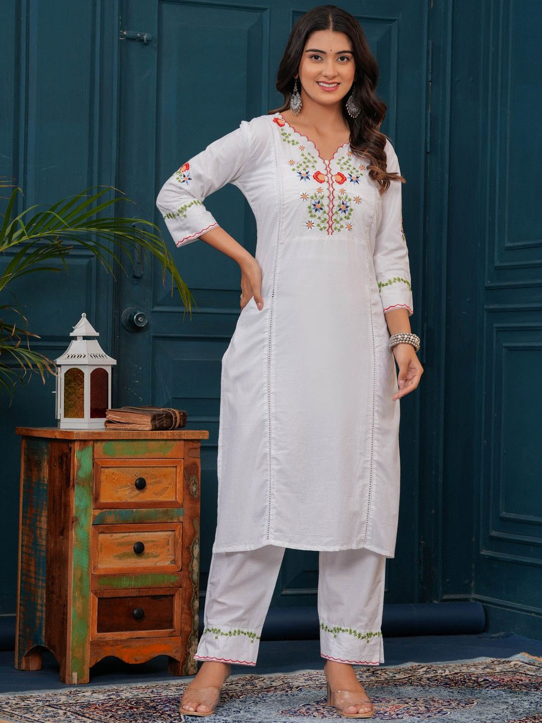 

KURTI WALA Floral Embroidered Pure Cotton Straight Kurta With Palazzos, White