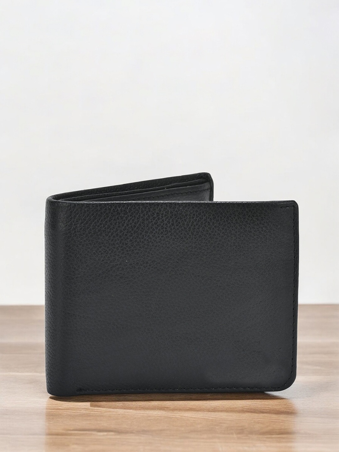 

The Roadster Lifestyle Co Men Full-Grain Leather Wallet, Black