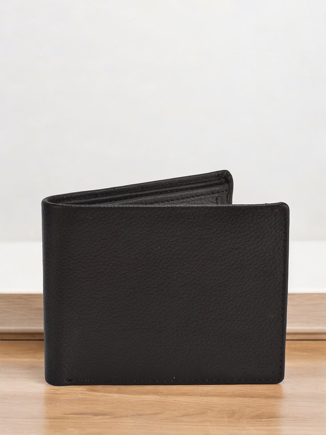 

The Roadster Lifestyle Co Men Leather Textured Two Fold Wallets, Brown