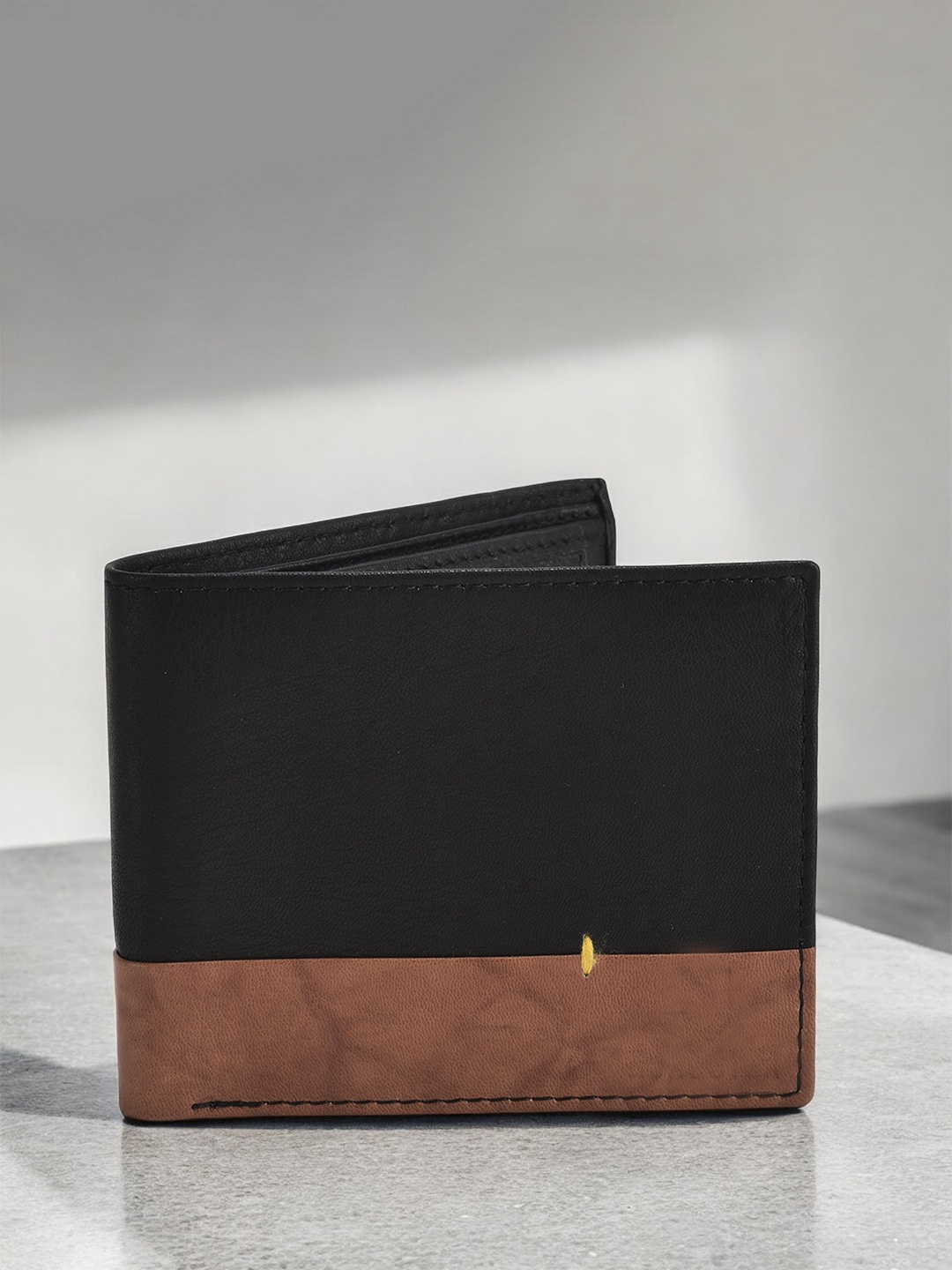 

The Roadster Lifestyle Co Men Full-Grain Leather Wallet, Black