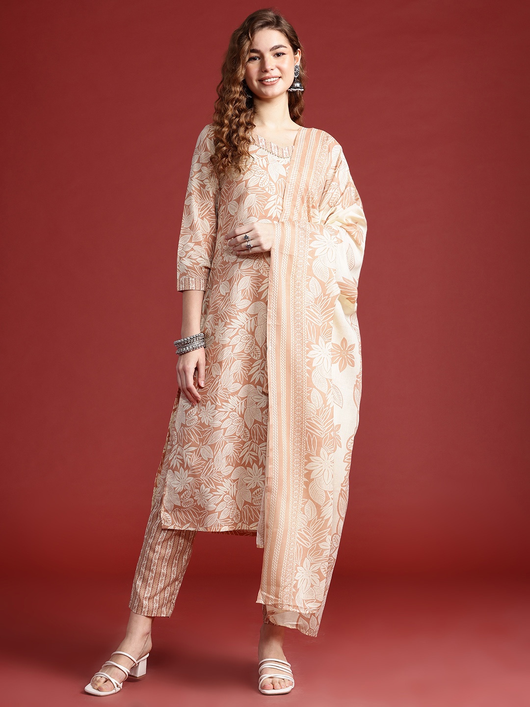 

Tikhi Imli Women Floral Printed Gotta Patti Kurta With Trousers & Dupatta, Peach