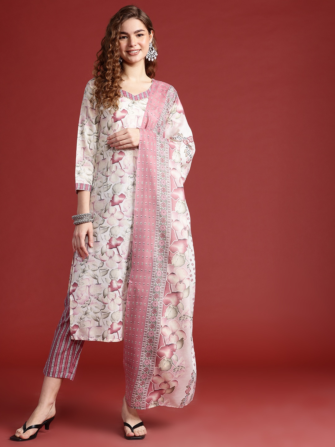 

Tikhi Imli Floral Printed Gotta Patti Kurta With Trousers & Dupatta, Off white