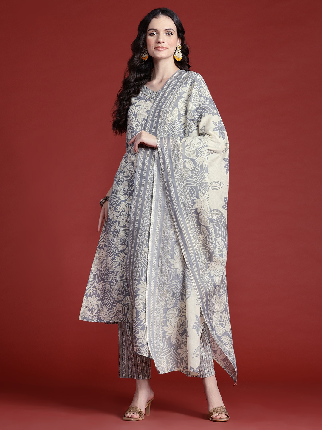 

Tikhi Imli Floral Printed Regular Kurta with Trousers & Dupatta, Grey