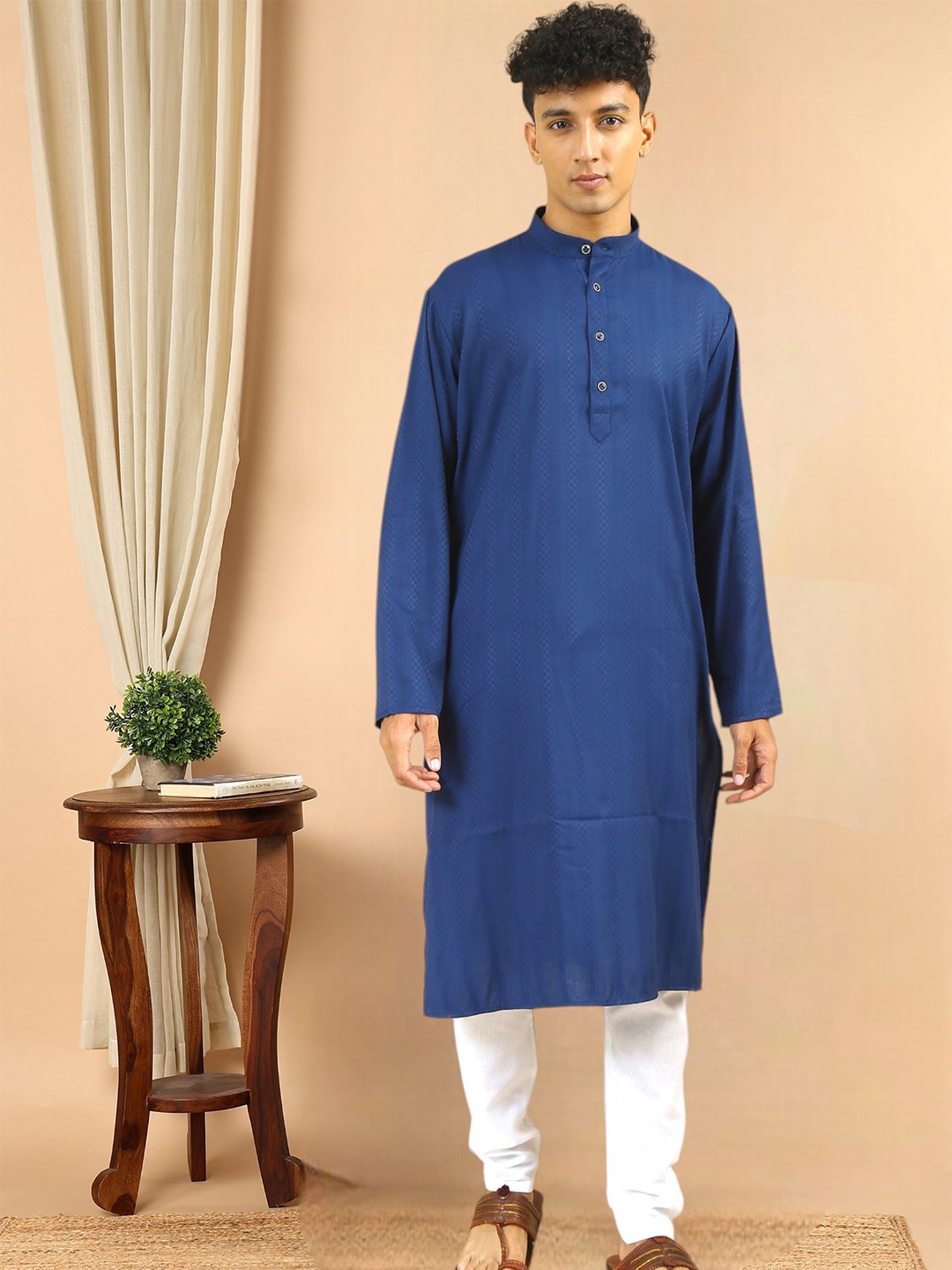 

TATTVA Geometric Woven Design Mandarin Collar Regular Kurta with Pyjamas, Navy blue