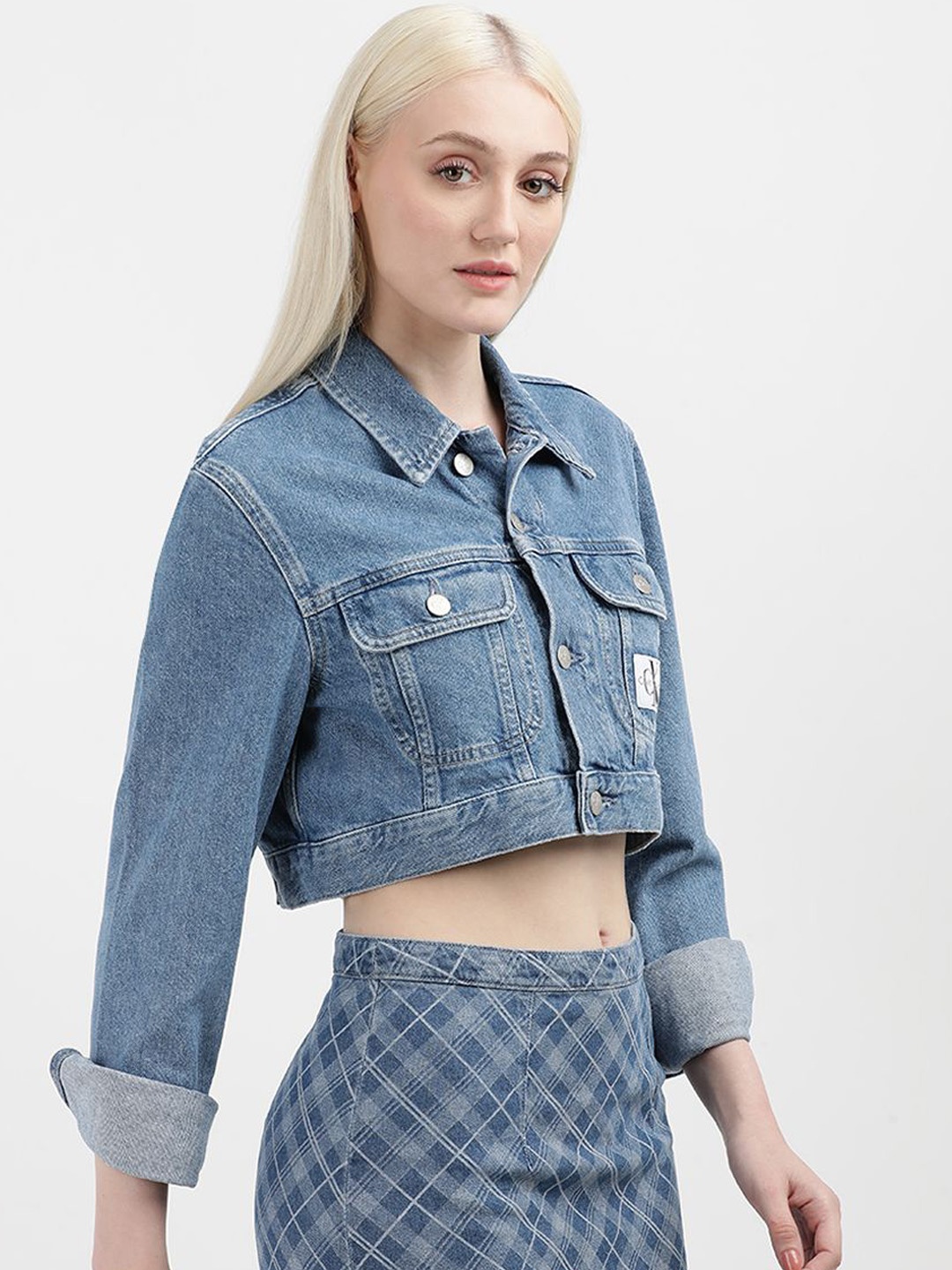 

Calvin Klein Jeans Women Checked Crop Denim Jacket with Embroidered, Blue