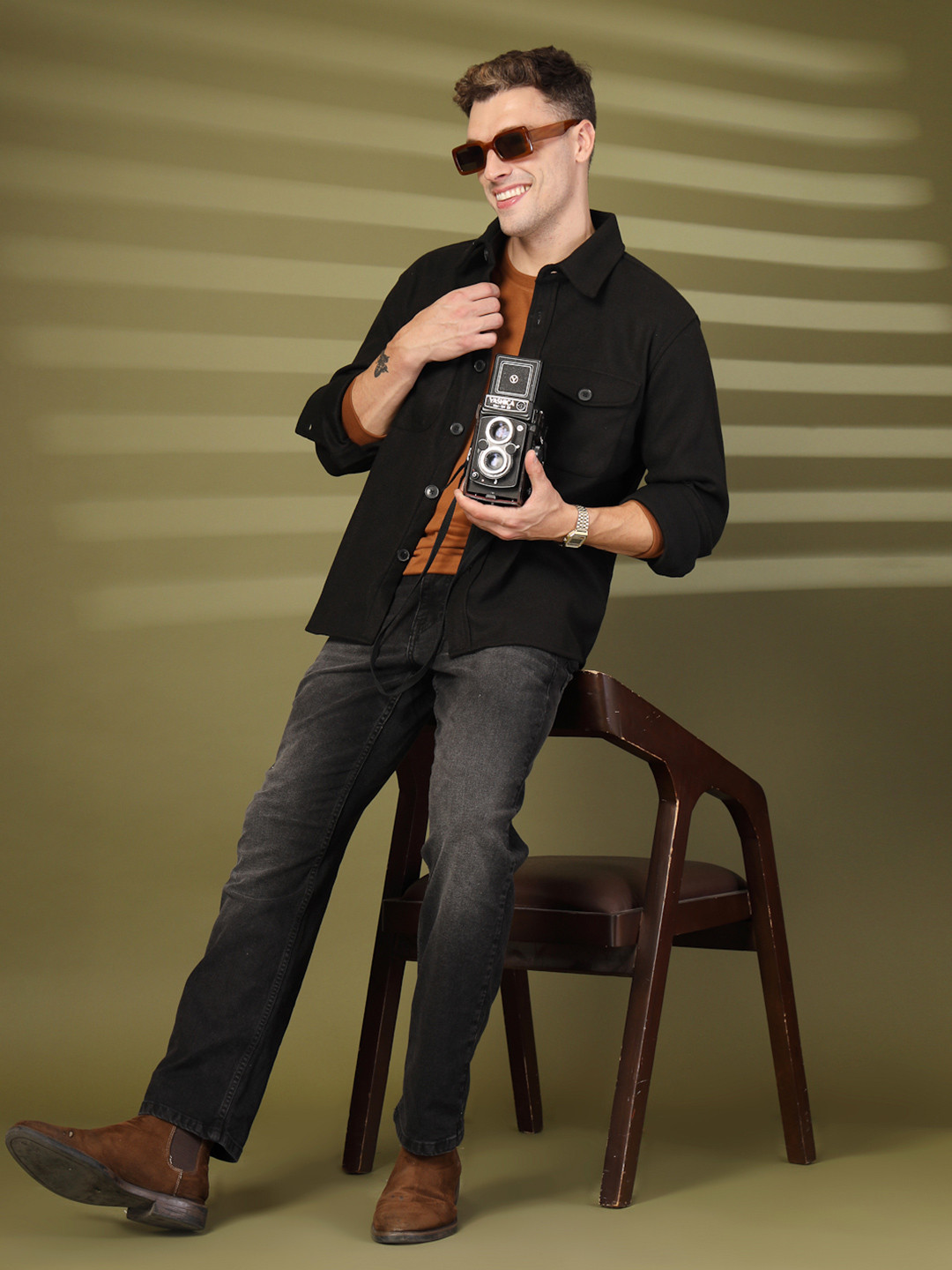 

CHKOKKO Men Solid Spread Collar Casual Pockets Shirt, Black