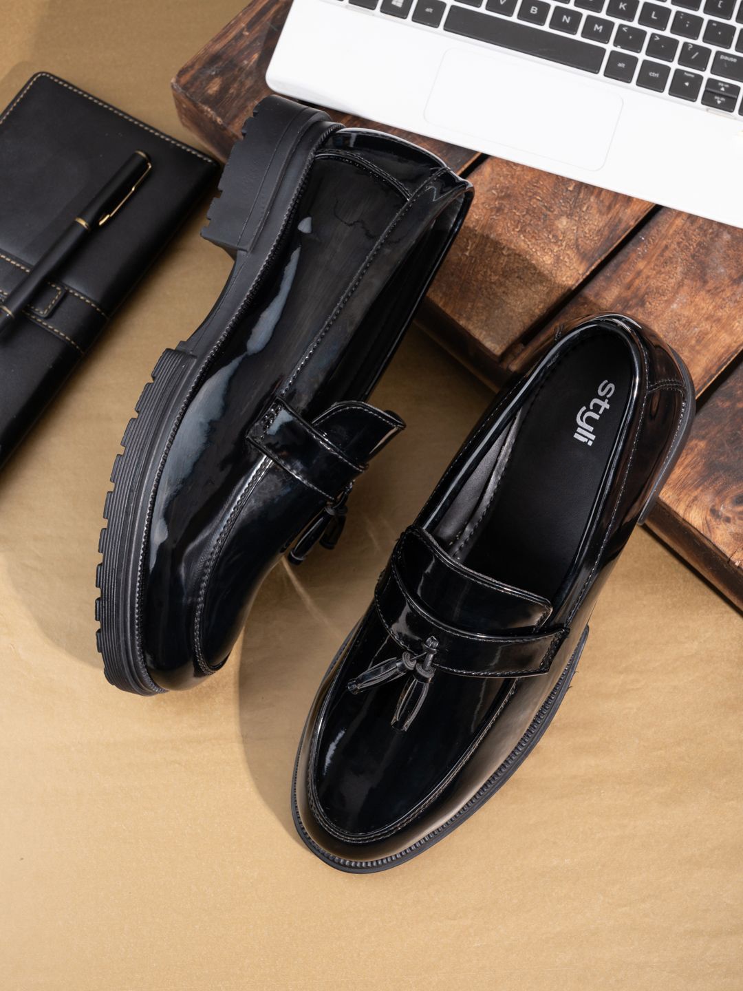 

Styli Men Round Toe Comfort Insole Tassel Chunky Loafers, Black