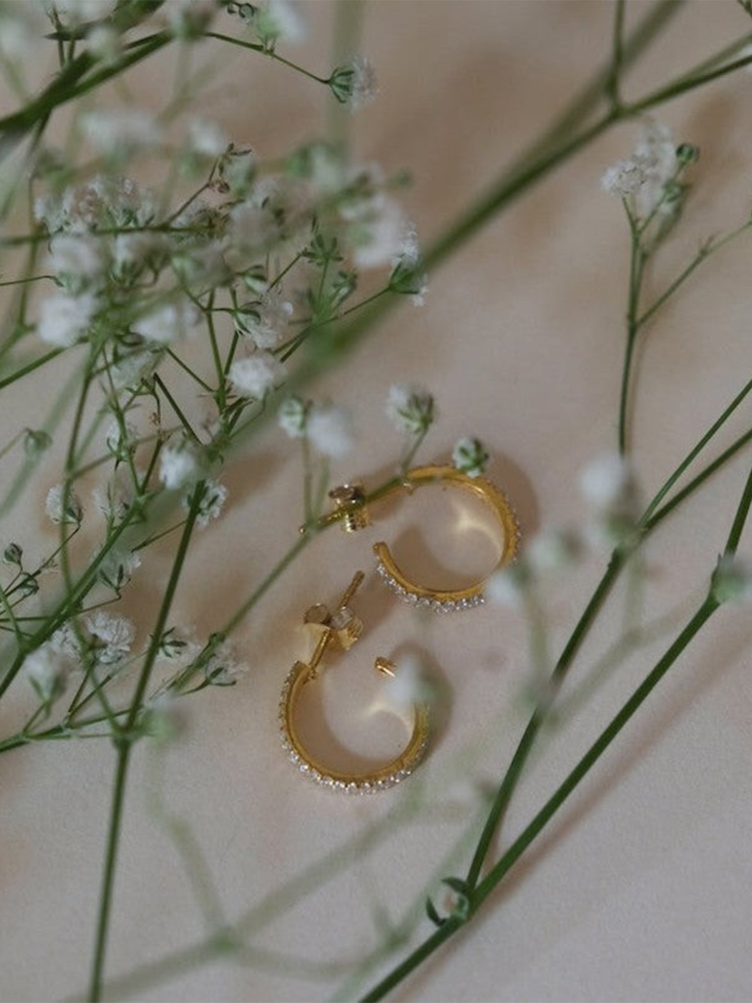 

Anushka Jain Jewellery 925 Sterling Silver Gold-Plated CZ Studded Circular Hoop Earrings