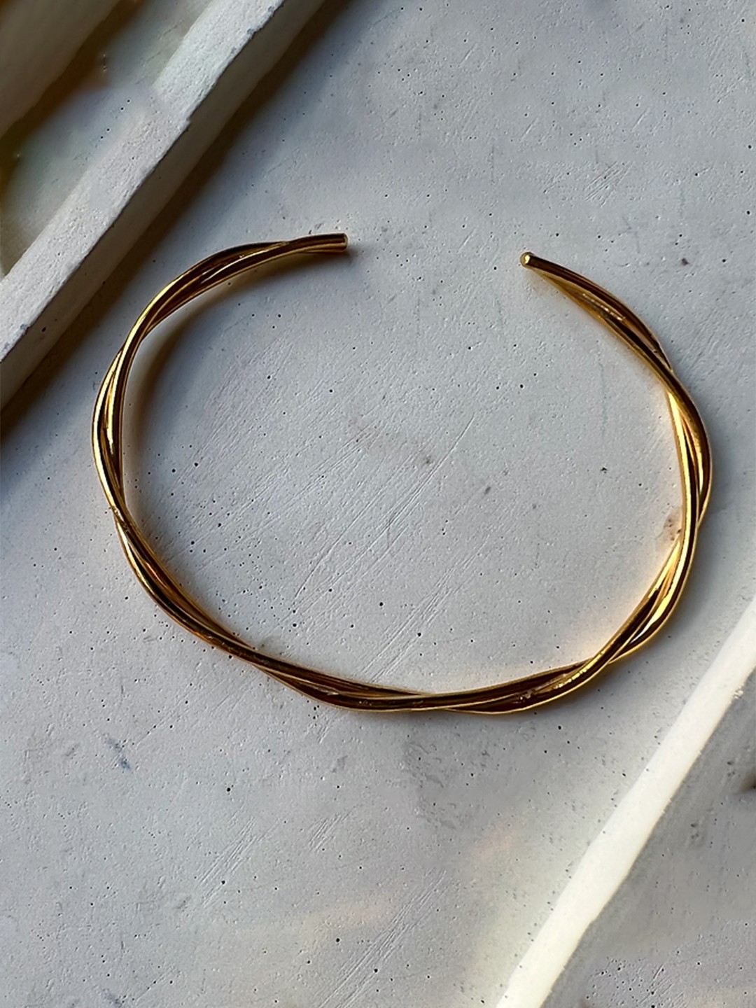 

Anushka Jain Jewellery 925 Sterling Silver Gold-Plated Bangle-Style Bracelet