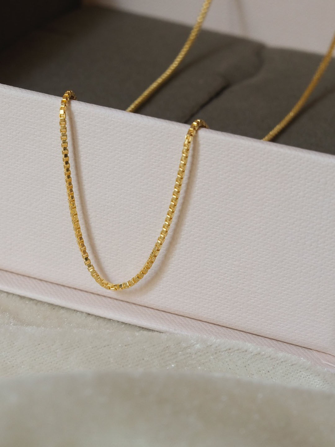 

Anushka Jain Jewellery 925 Sterling Silver Gold Plated Chain