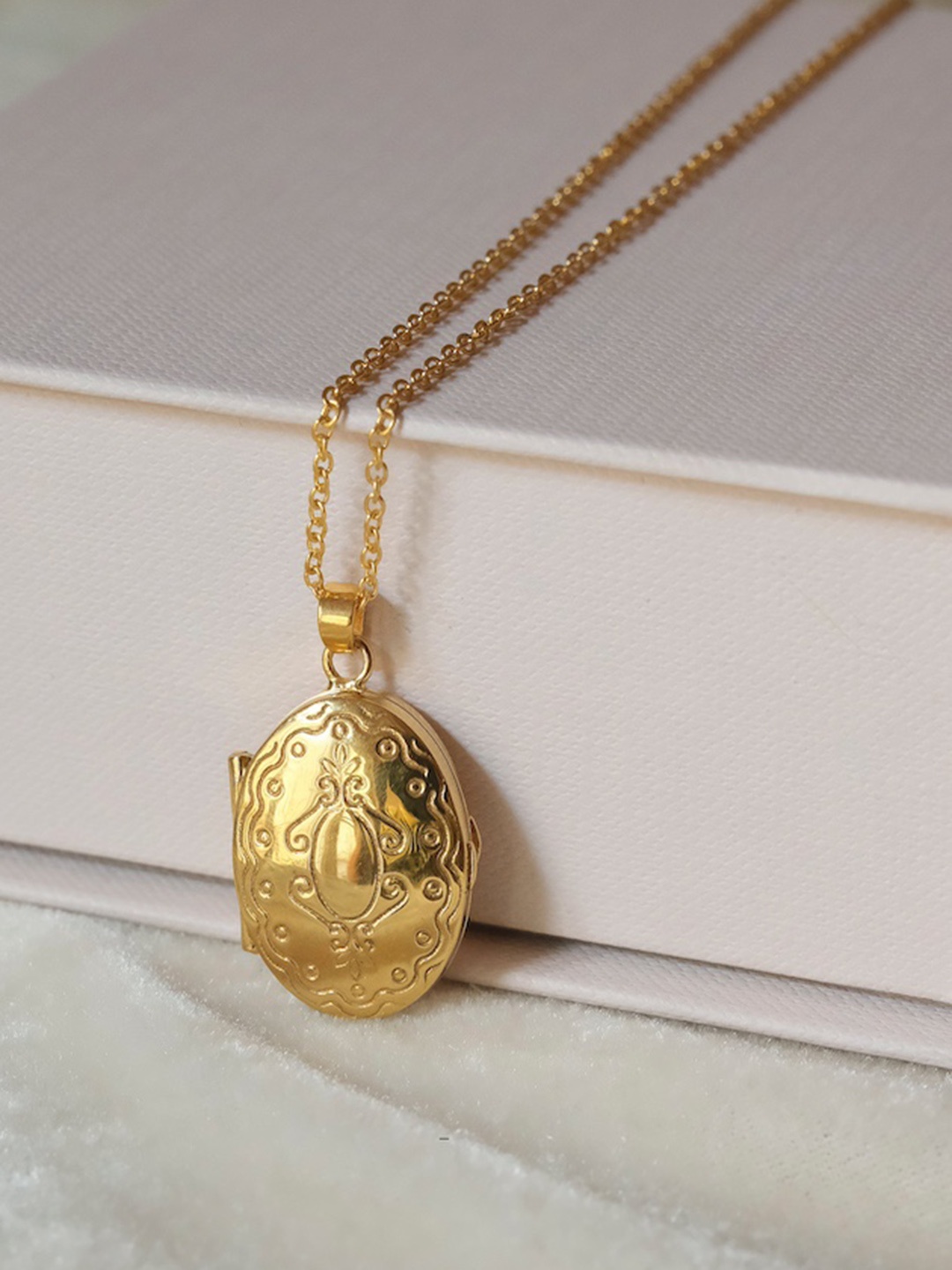 

Anushka Jain Jewellery Gold Plated 925 Sterling Silver Pendant With Chain