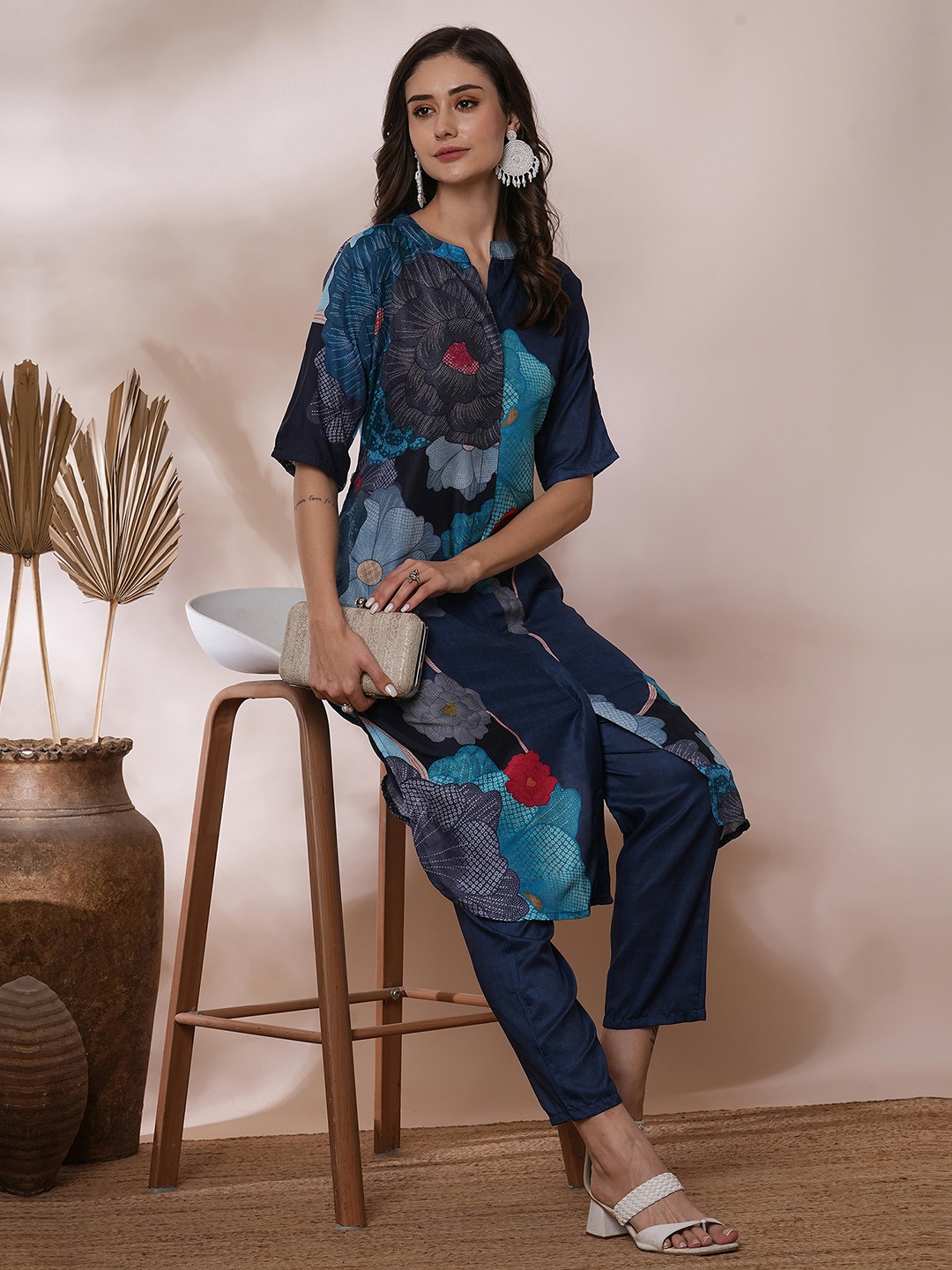 

KALINI Floral Printed Mandarin Collar Straight Kurta with Trousers, Blue