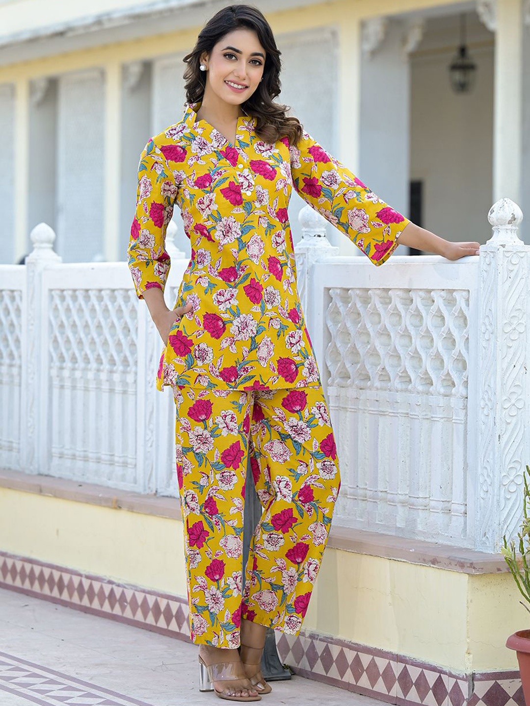 

Varanga Floral Printed Pure Cotton V-Neck Tunic With Trousers, Yellow