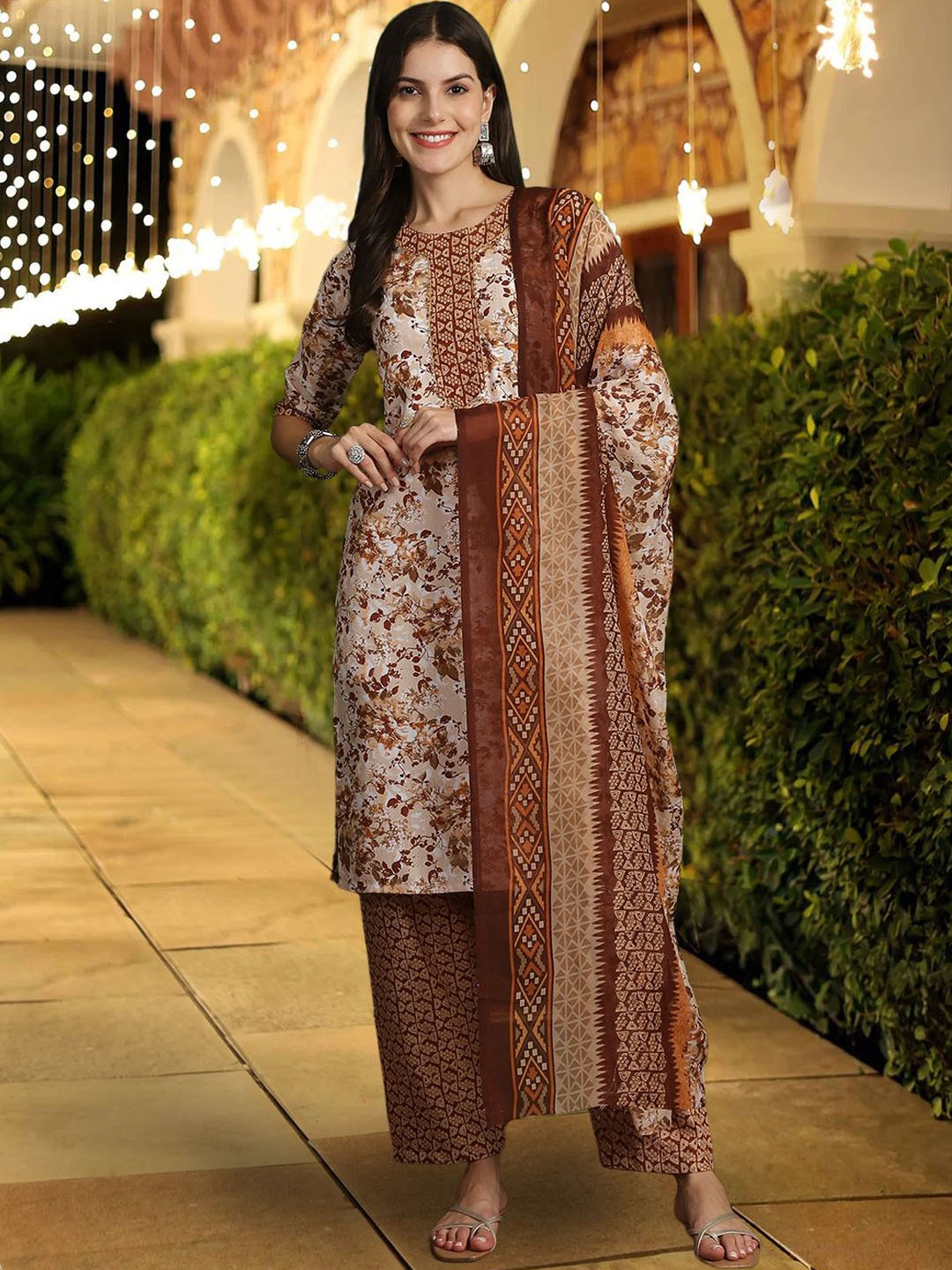 

Ethnic basket Floral Printed Pure Cotton Kurta with Trousers & Dupatta, Beige