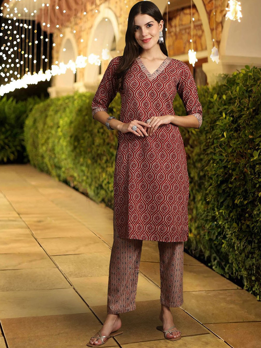 

Ethnic basket Floral Printed Pure Cotton Kurta with Trousers & Dupatta, Maroon