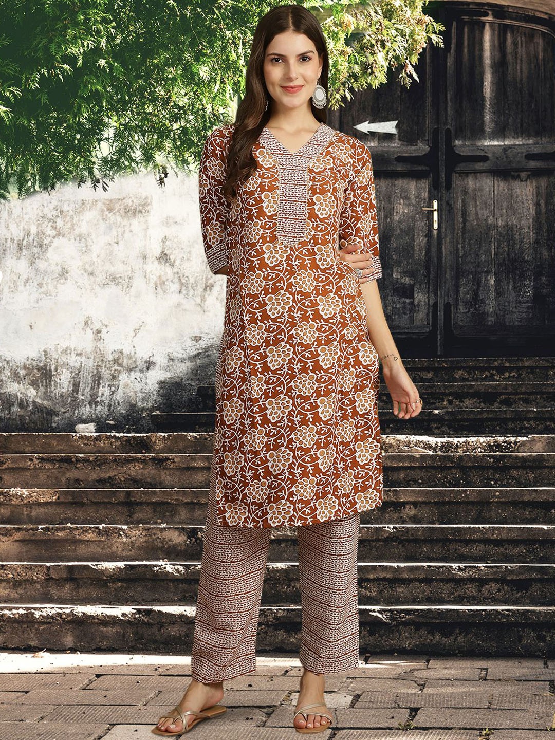 

Ethnic basket Floral Printed V-Neck Pure Cotton Straight Kurta With Trousers & Dupatta, Rust