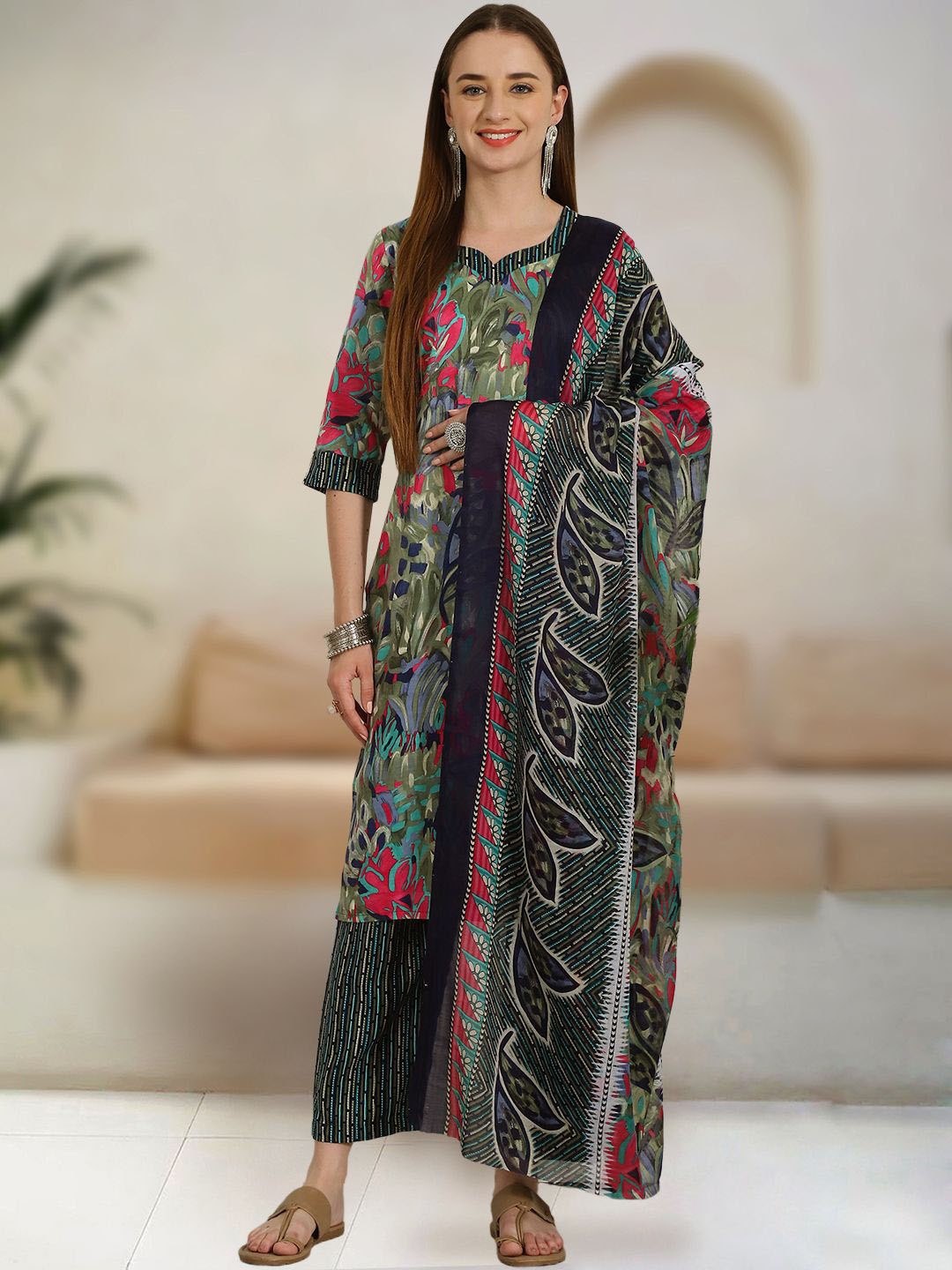 

Ethnic basket Printed Sweetheart Neck Pure Cotton Straight Kurta With Trousers & Dupatta, Grey