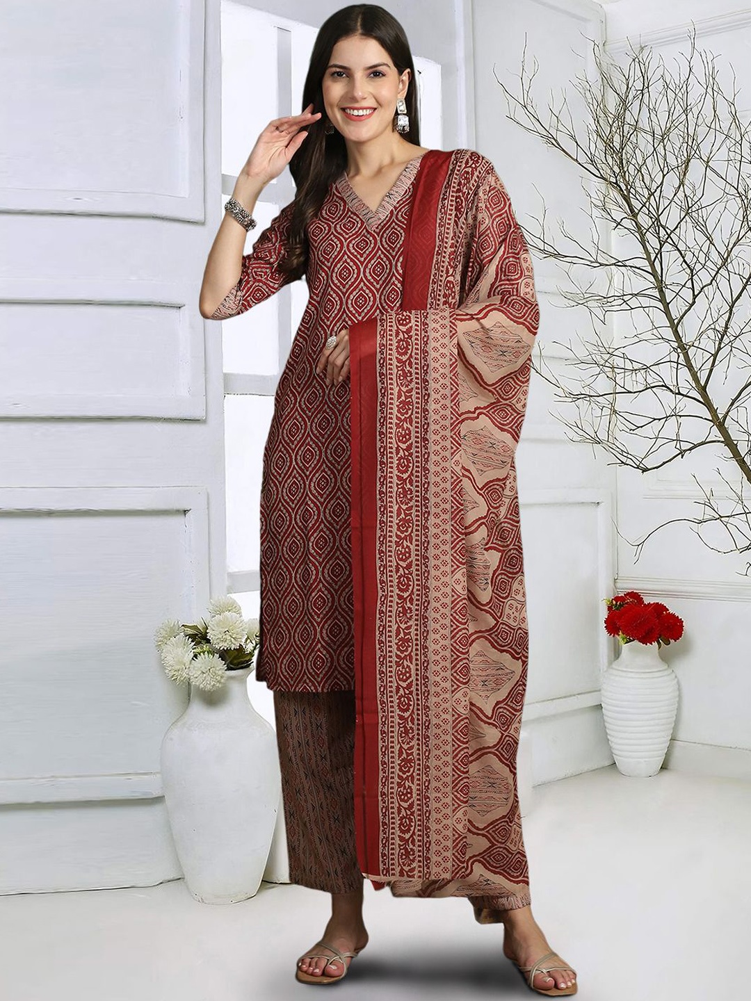

Ethnic basket Floral Printed V-Neck Pure Cotton Straight Kurta with Trousers & Dupatta, Maroon