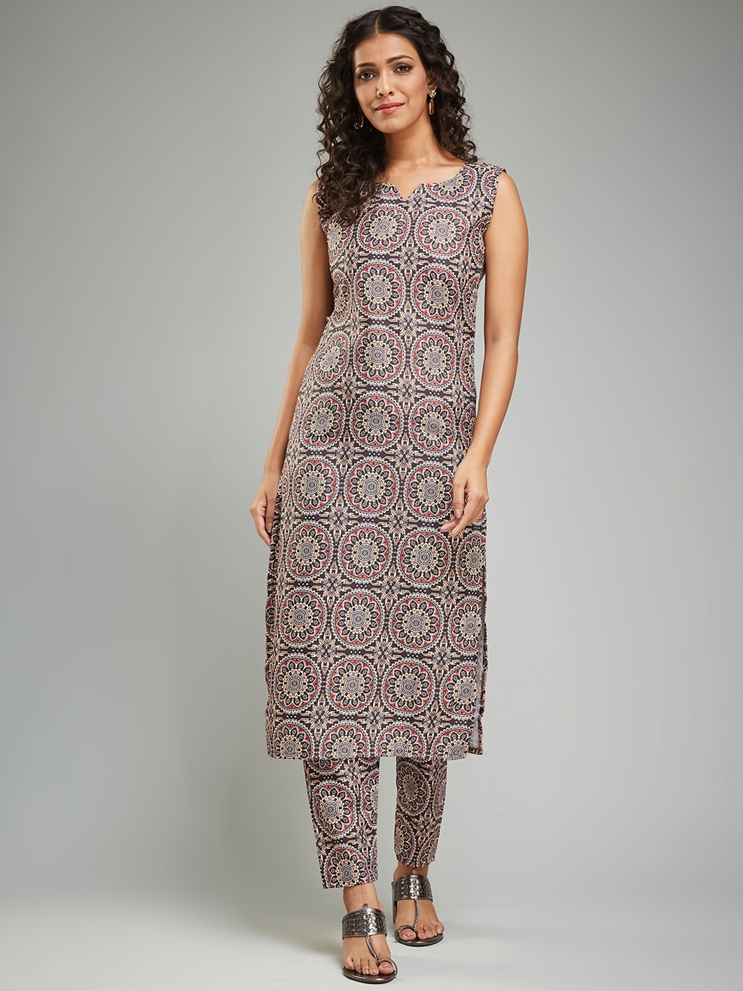 

KALINI Ethnic Motifs Printed Notched Round Neck Regular Kurta With Trousers, Black
