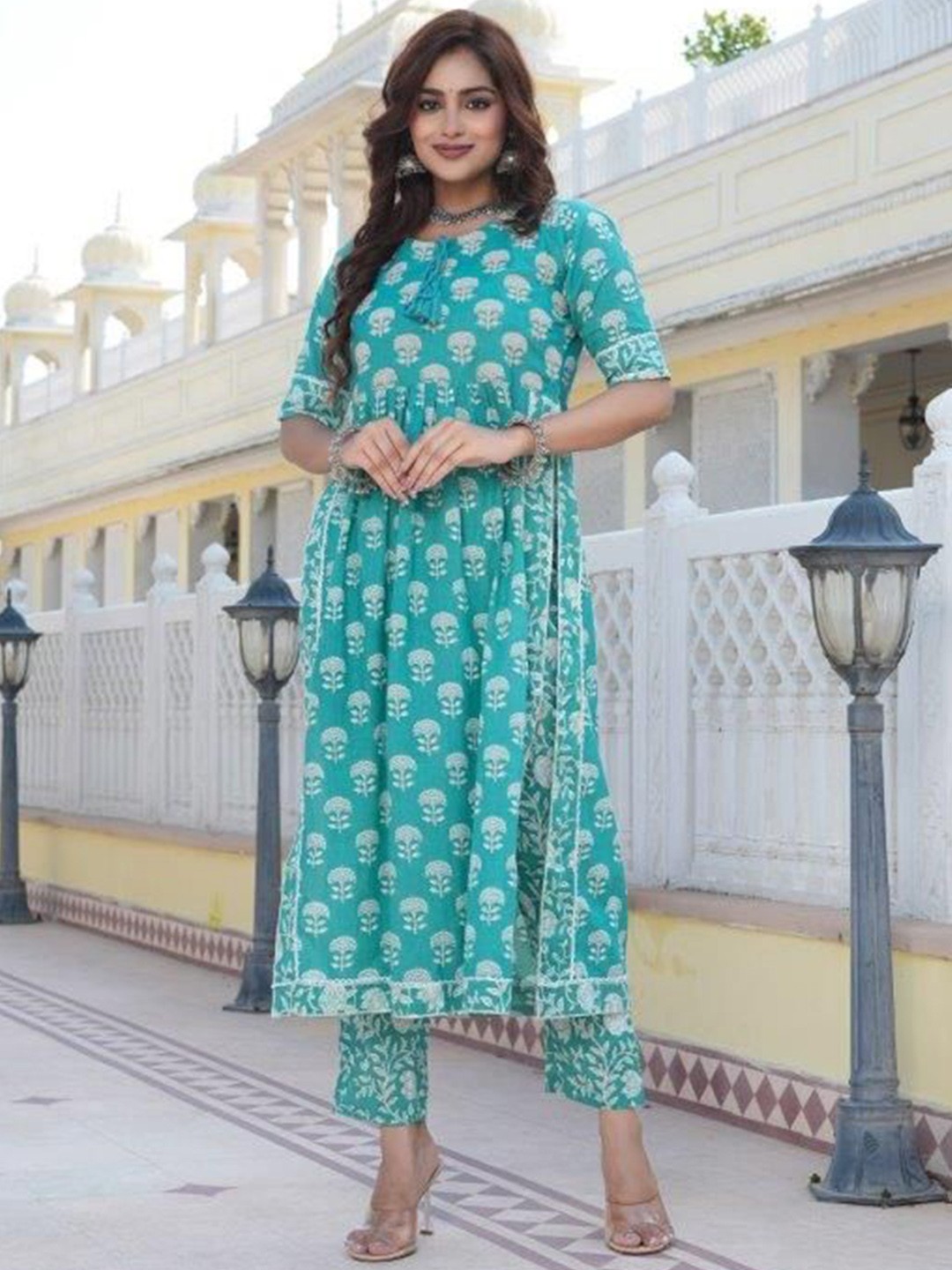 

ZOYOTO Floral Printed Pure Cotton Straight Pleated Kurta With Trousers, Green