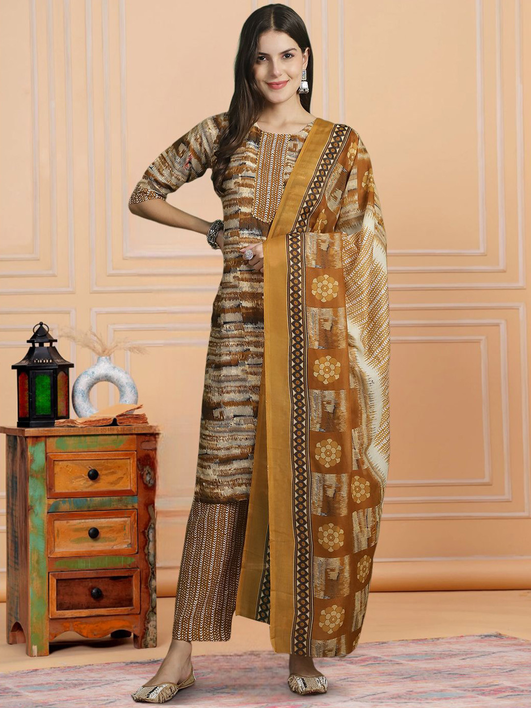 

Ethnic basket Abstract Printed Regular Pure Cotton Kurta with Trousers & Dupatta, Khaki