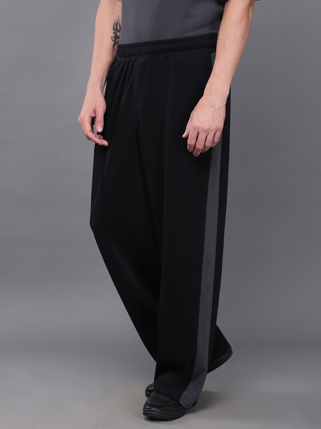 

Difference of Opinion Men Super Soft Cotton Extra Baggy Korean Pant, Black